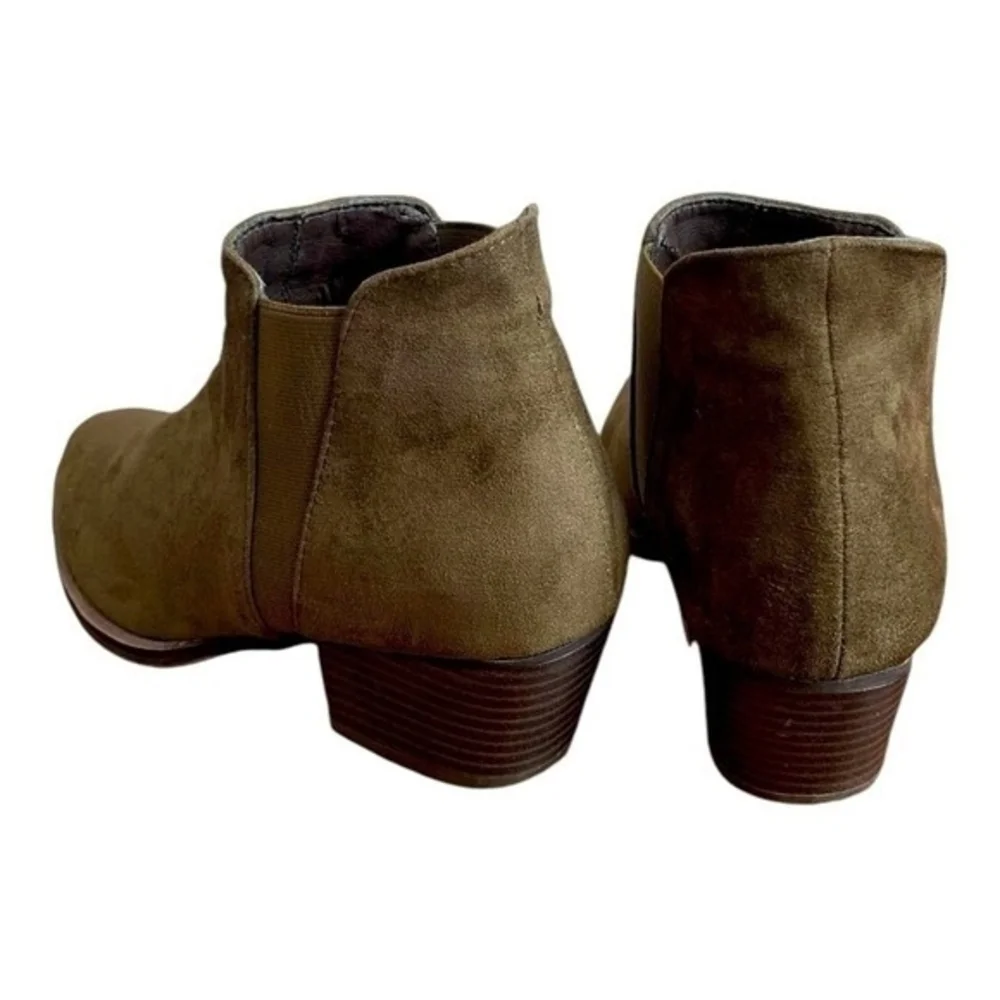 CL By Laundry Brown Velvet Ankle Boots Women’s Size 7 Low Heel Booties